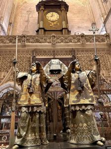 Hòm có 4 người khiêng xứ Tây Ban Nha trong nhà thờ chính tòa Seville